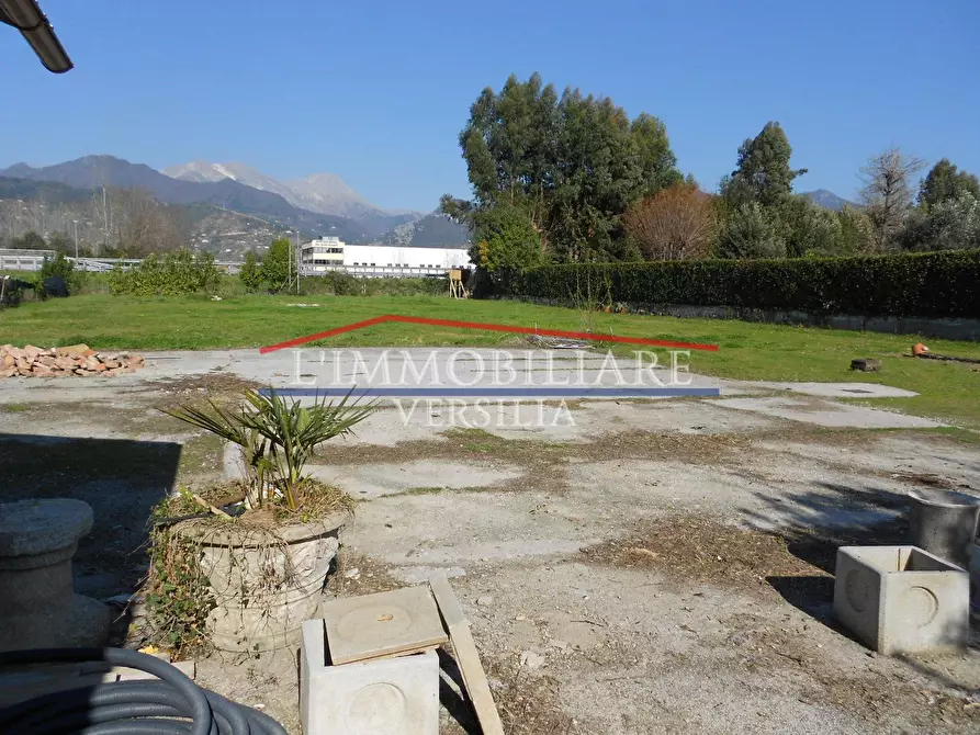 Immagine 10 di Capannone industriale in vendita  a Seravezza