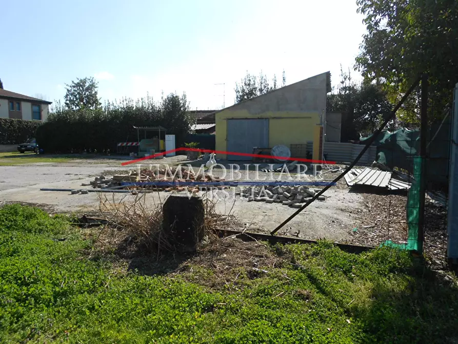 Immagine 4 di Capannone industriale in vendita  a Seravezza