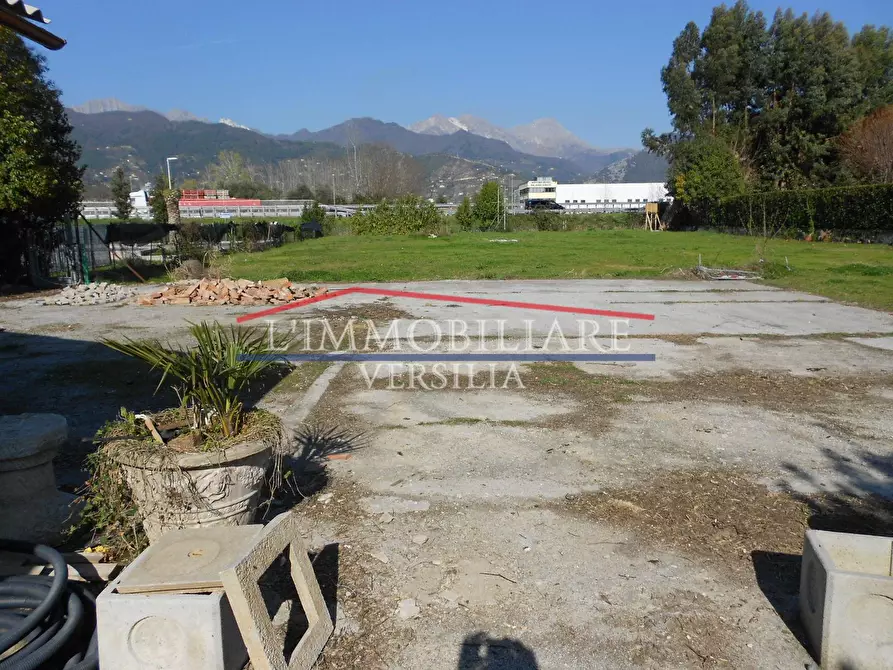 Immagine 9 di Capannone industriale in vendita  a Seravezza