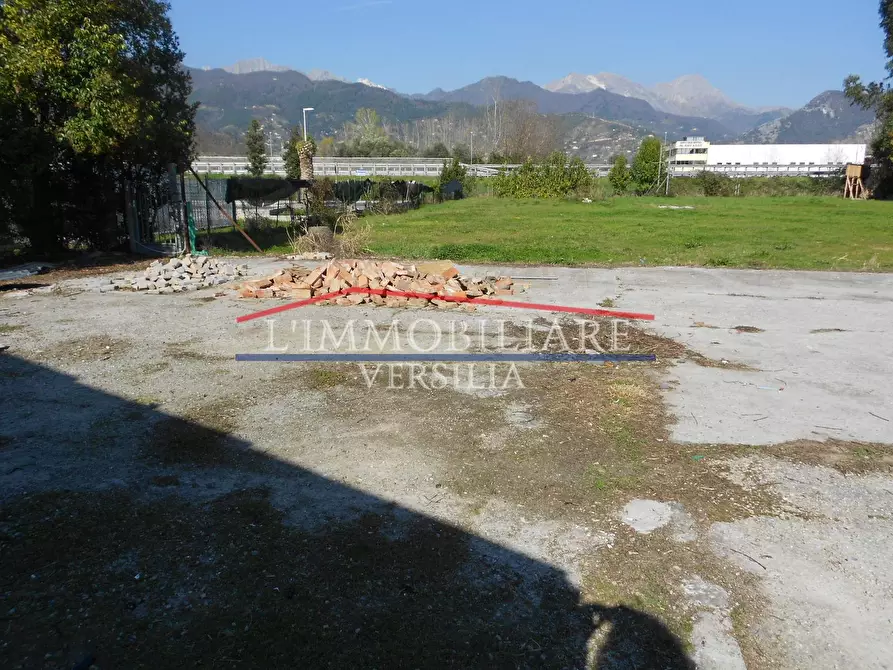 Immagine 13 di Capannone industriale in vendita  a Seravezza