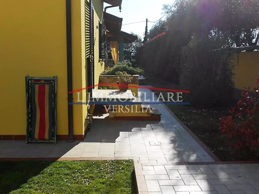 Immagine 48 di Villa in vendita  a Seravezza