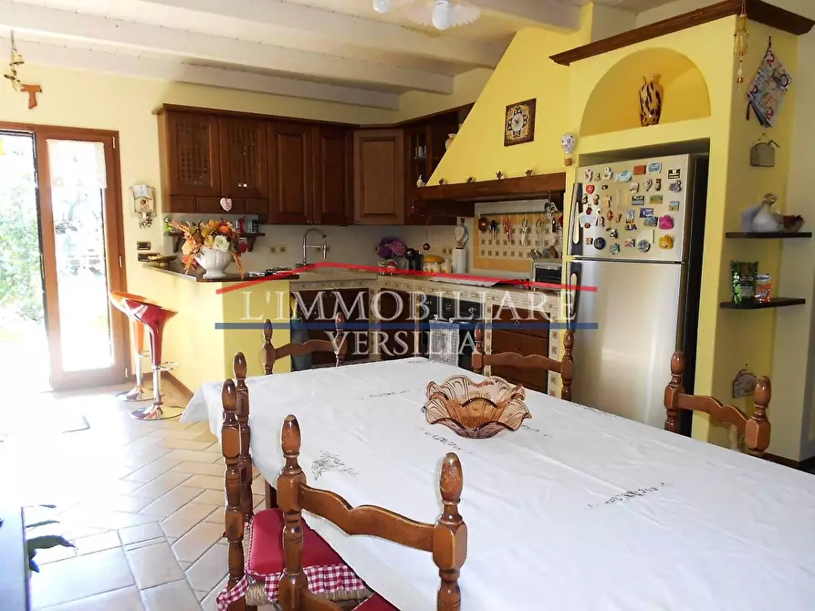 Immagine 52 di Villa in vendita  a Seravezza