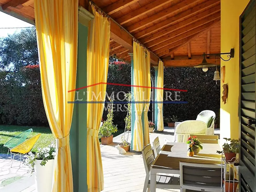 Immagine 7 di Villa in vendita  a Seravezza