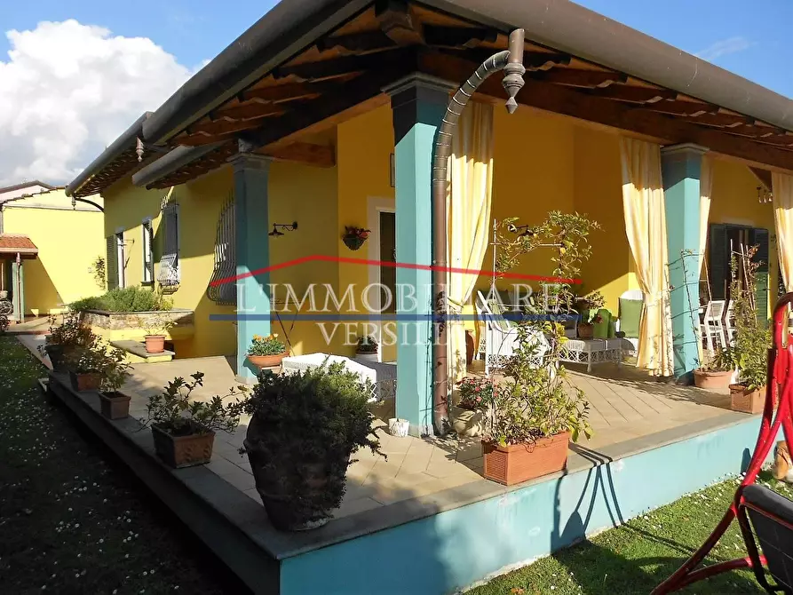 Immagine 47 di Villa in vendita  a Seravezza