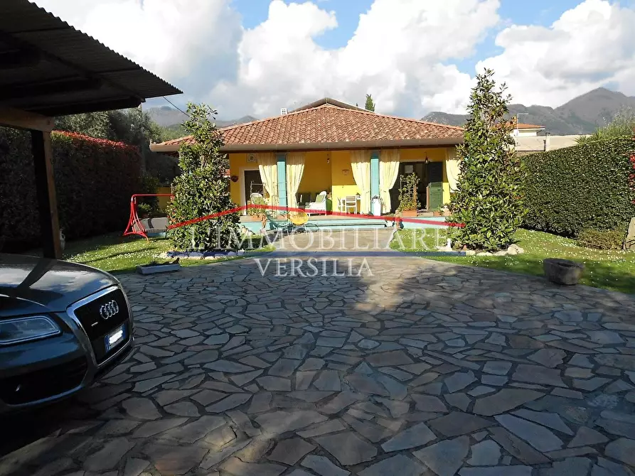 Immagine 6 di Villa in vendita  a Seravezza