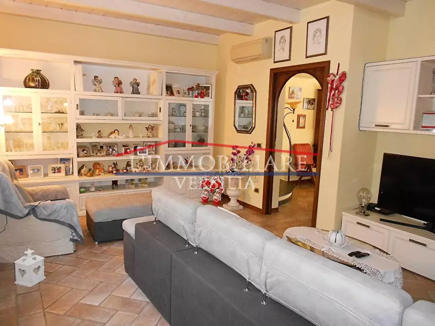 Immagine 26 di Villa in vendita  a Seravezza