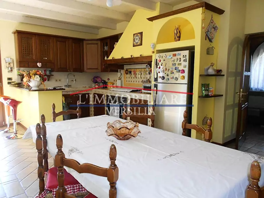 Immagine 11 di Villa in vendita  a Seravezza