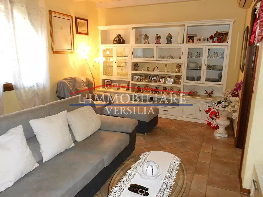 Immagine 12 di Villa in vendita  a Seravezza