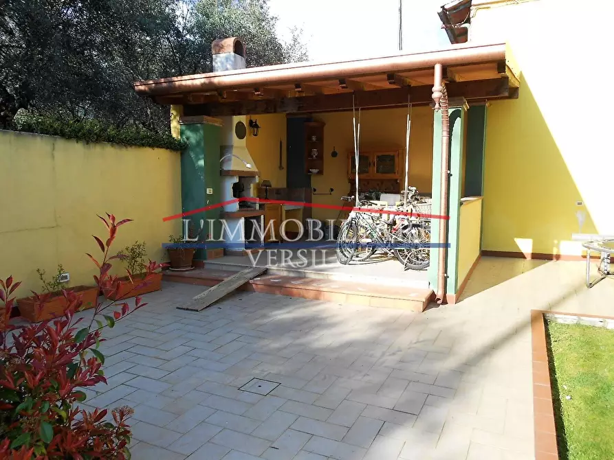 Immagine 9 di Villa in vendita  a Seravezza