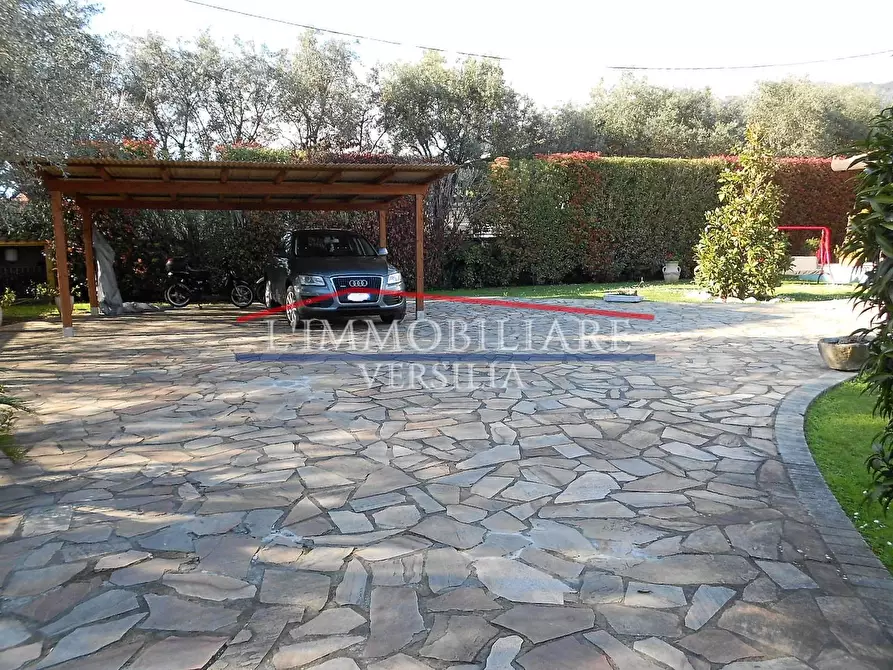 Immagine 42 di Villa in vendita  a Seravezza