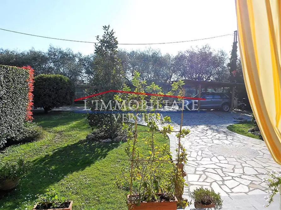 Immagine 51 di Villa in vendita  a Seravezza