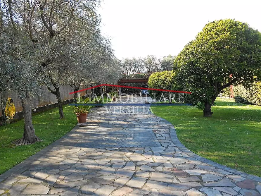 Immagine 27 di Villa in vendita  a Seravezza