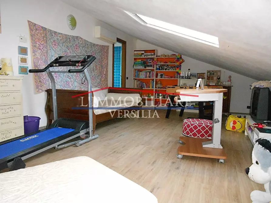 Immagine 65 di Villa in vendita  a Seravezza