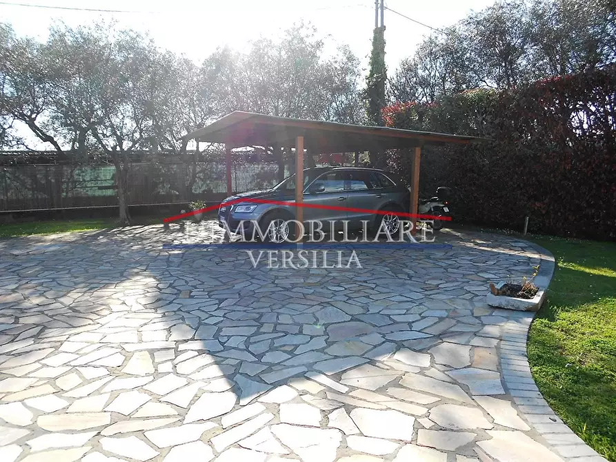 Immagine 59 di Villa in vendita  a Seravezza