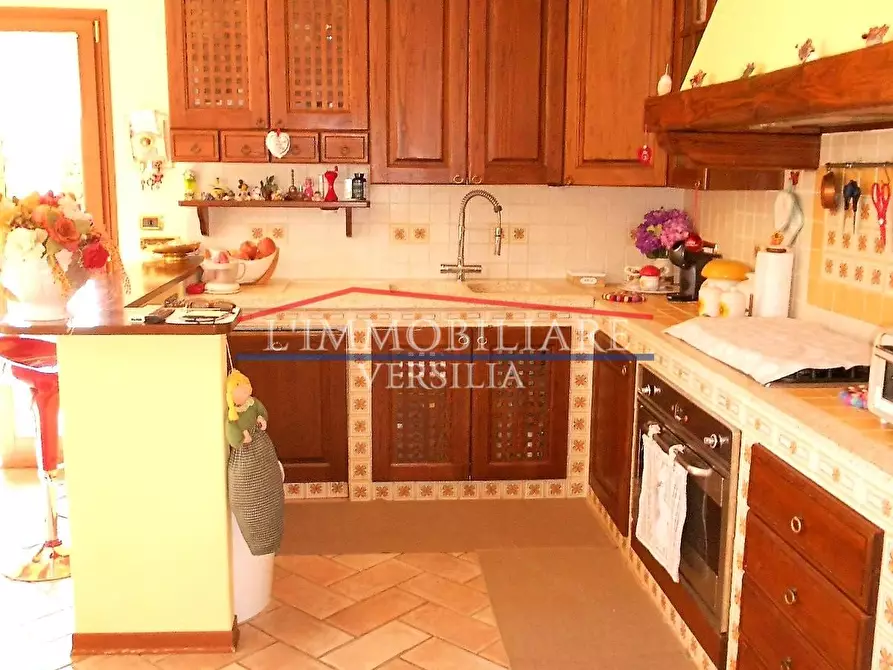 Immagine 25 di Villa in vendita  a Seravezza