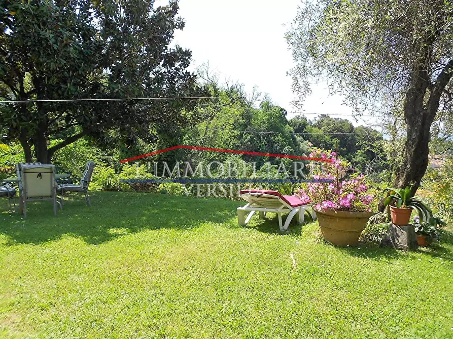 Immagine 42 di Villa in vendita  a Massa