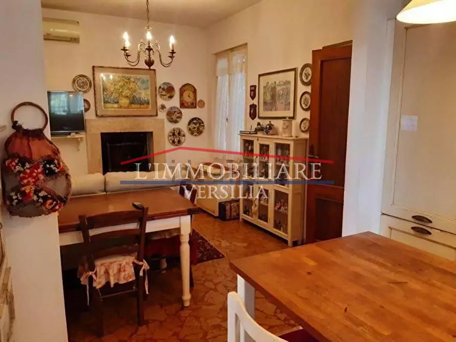 Immagine 17 di Villa in vendita  a Massa