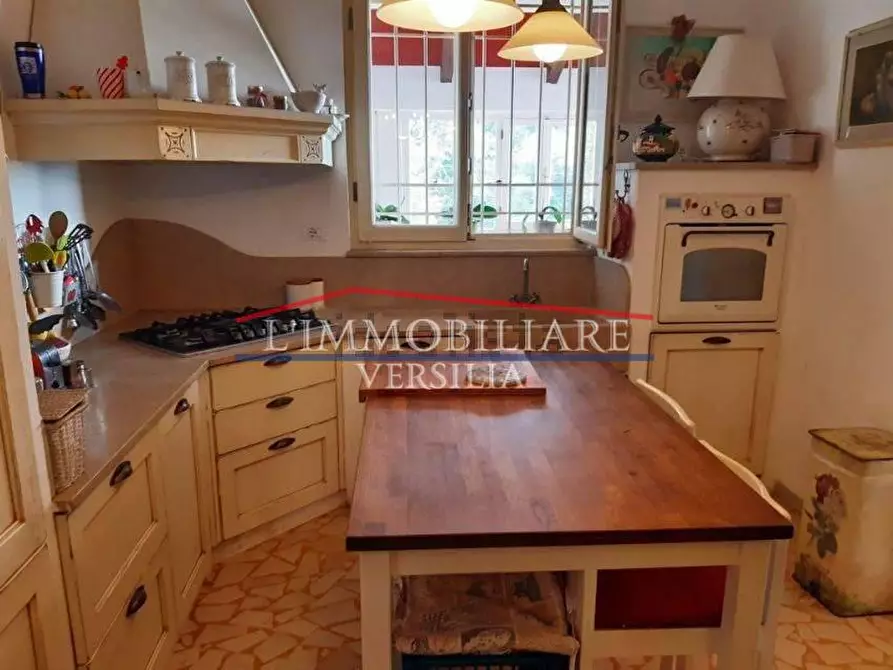 Immagine 23 di Villa in vendita  a Massa