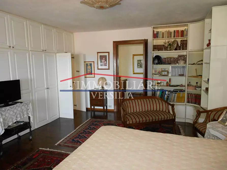 Immagine 29 di Villa in vendita  a Massa