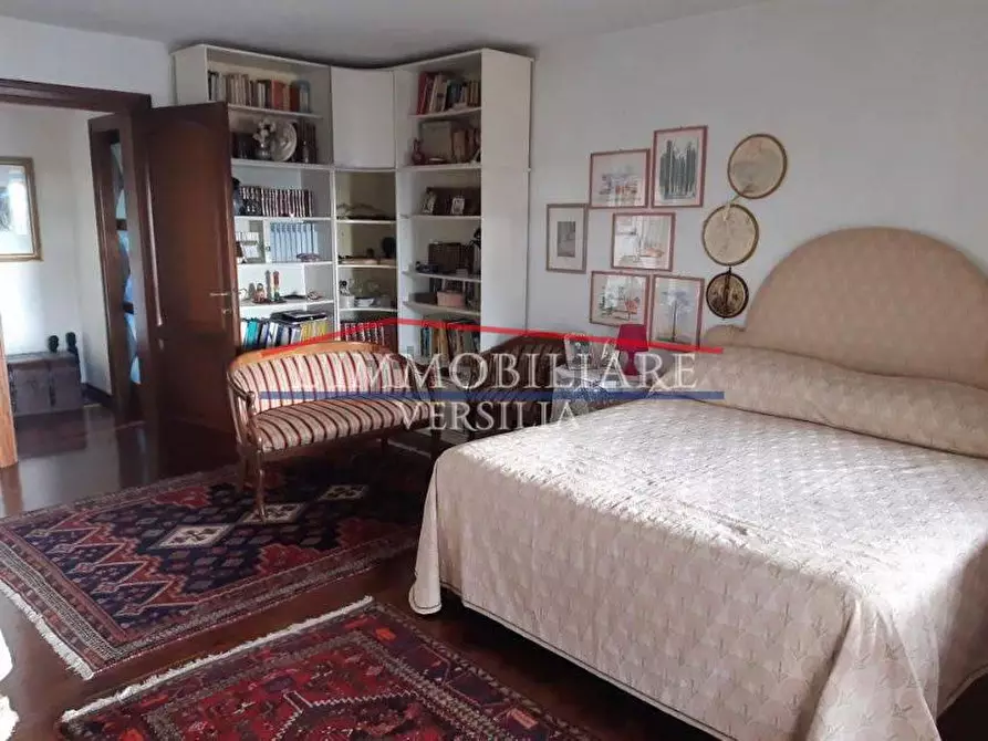 Immagine 31 di Villa in vendita  a Massa