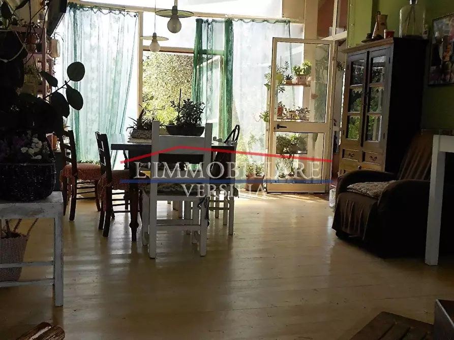 Immagine 54 di Villa in vendita  a Massa