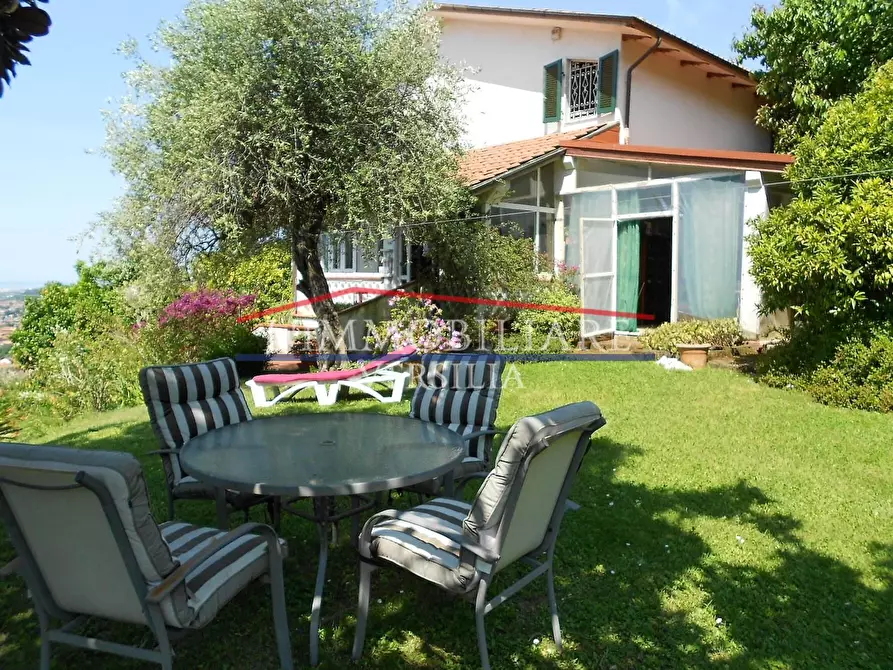 Immagine 3 di Villa in vendita  a Massa