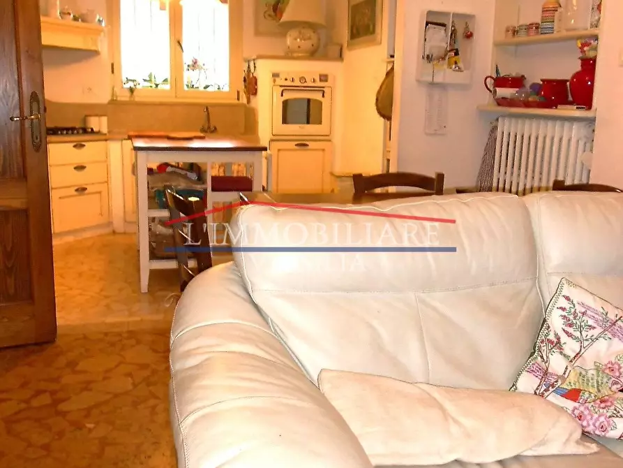 Immagine 21 di Villa in vendita  a Massa