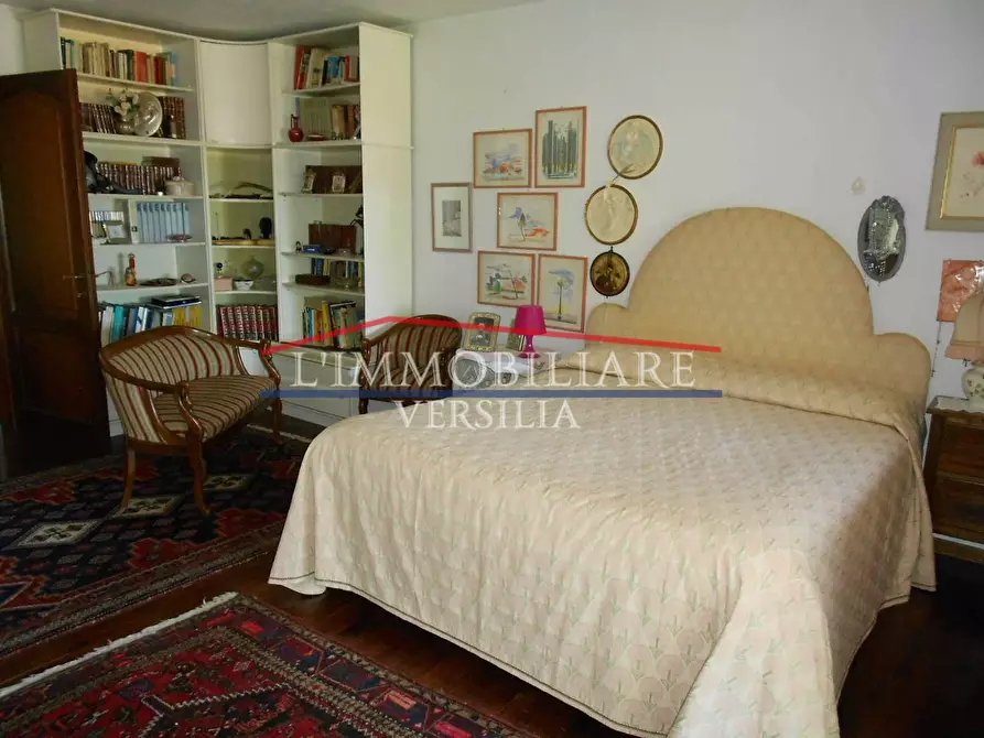 Immagine 73 di Villa in vendita  a Massa