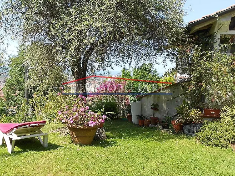 Immagine 6 di Villa in vendita  a Massa