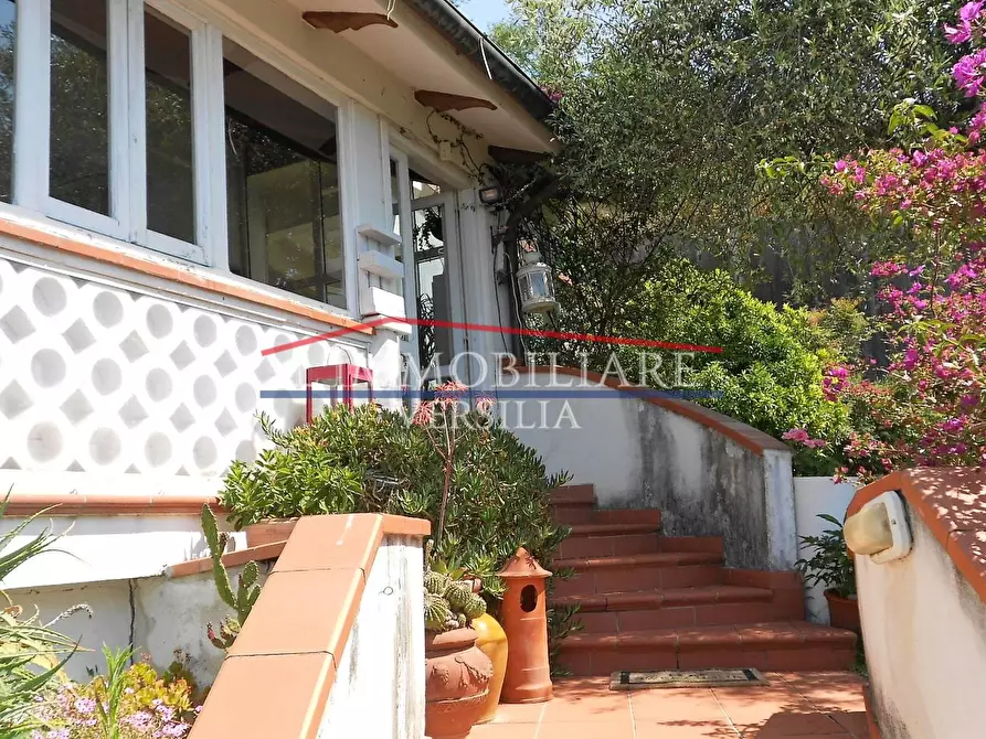 Immagine 62 di Villa in vendita  a Massa