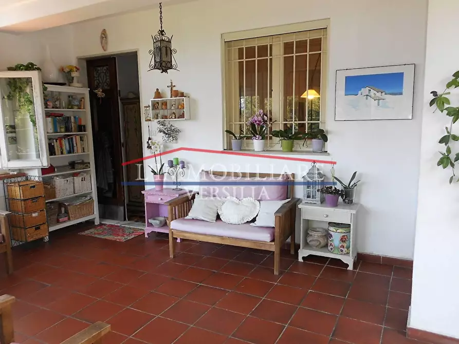 Immagine 37 di Villa in vendita  a Massa