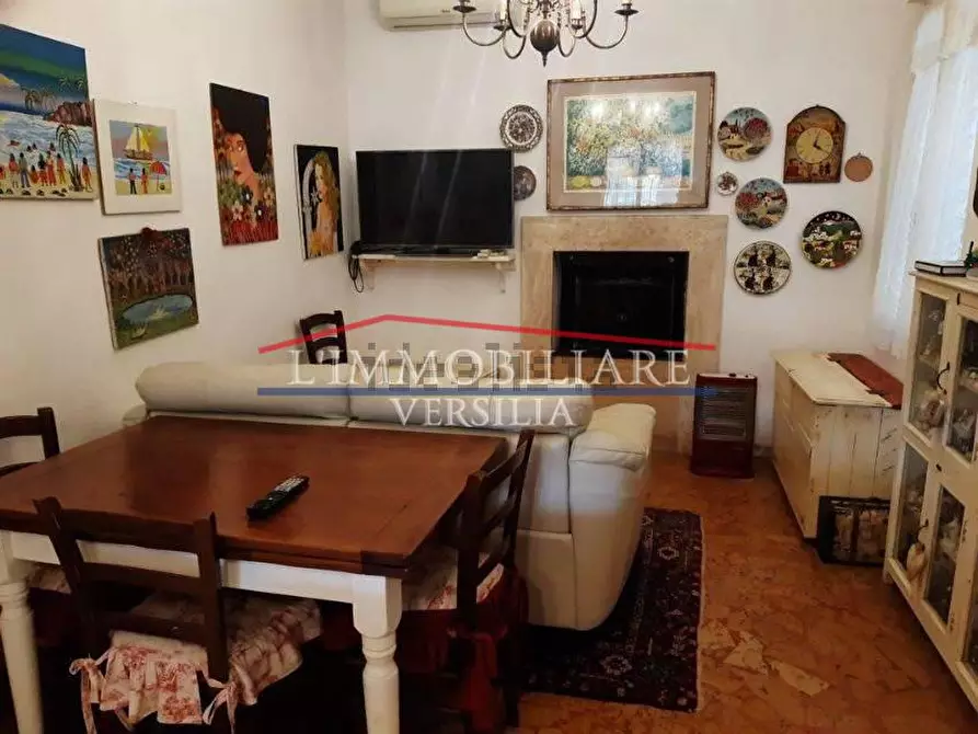 Immagine 86 di Villa in vendita  a Massa