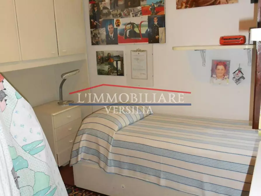 Immagine 78 di Villa in vendita  a Massa