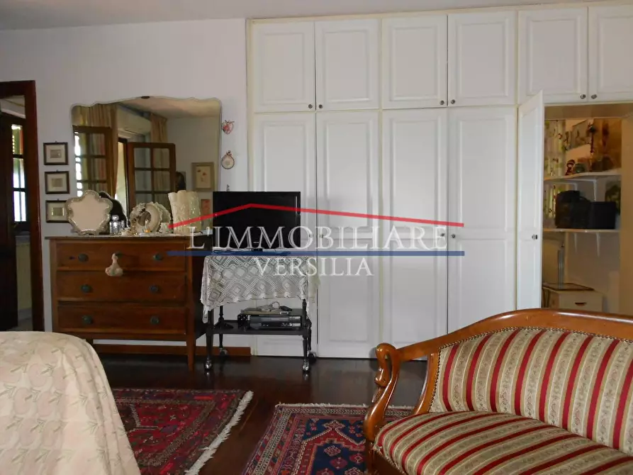 Immagine 81 di Villa in vendita  a Massa