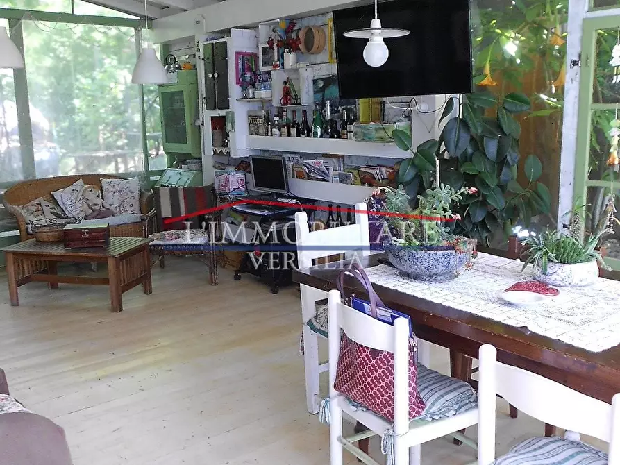 Immagine 13 di Villa in vendita  a Massa