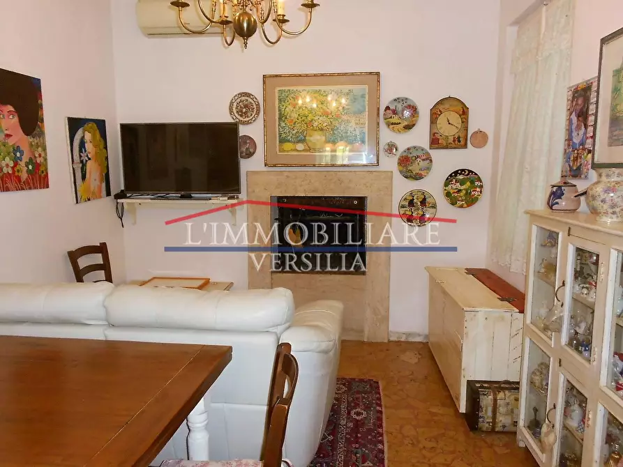 Immagine 18 di Villa in vendita  a Massa