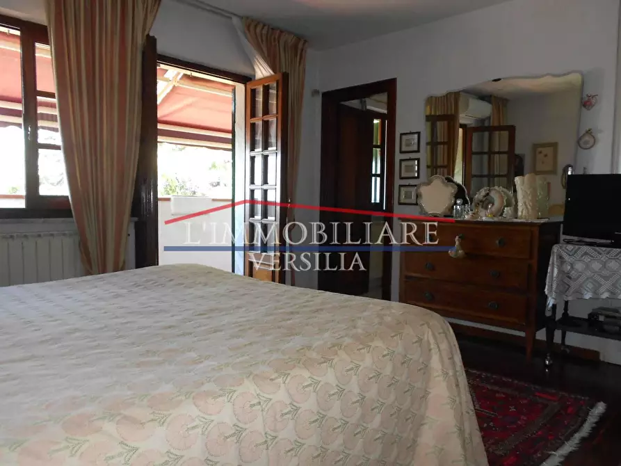 Immagine 60 di Villa in vendita  a Massa