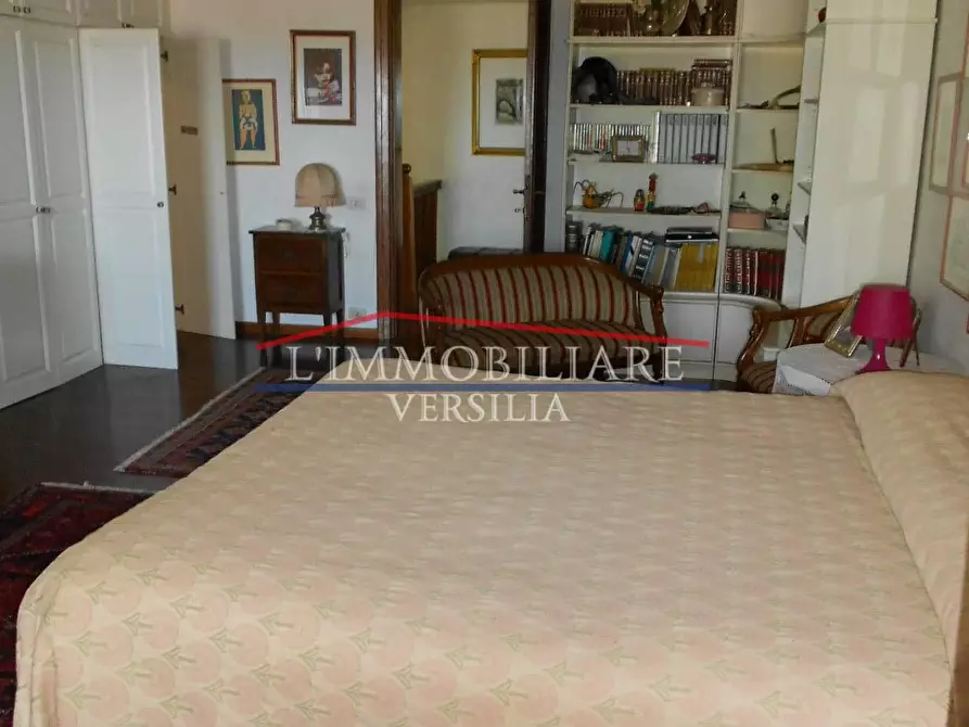 Immagine 72 di Villa in vendita  a Massa