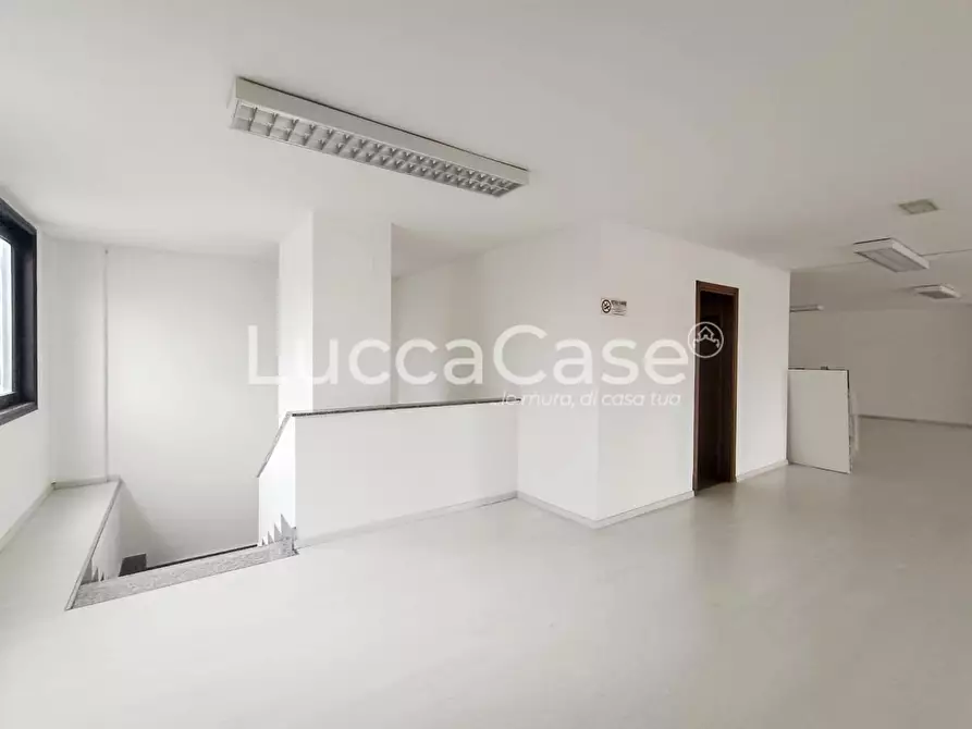 Immagine 7 di Ufficio in affitto  a Lucca