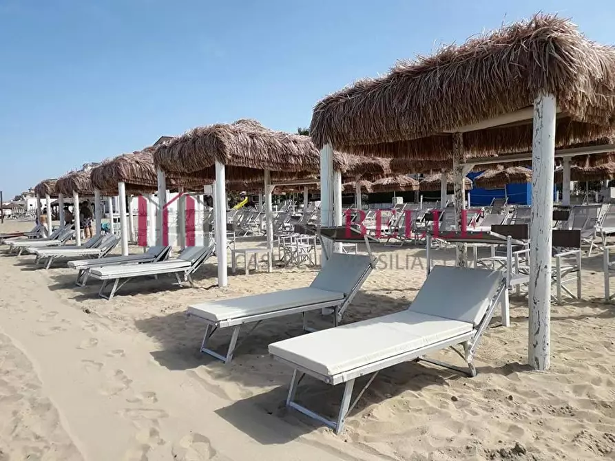 Immagine 1 di Attività commerciale in vendita  a Camaiore