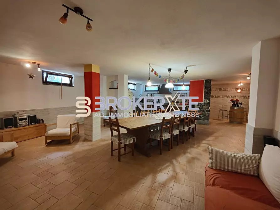 Immagine 18 di Villa in vendita  a Castelnuovo Magra