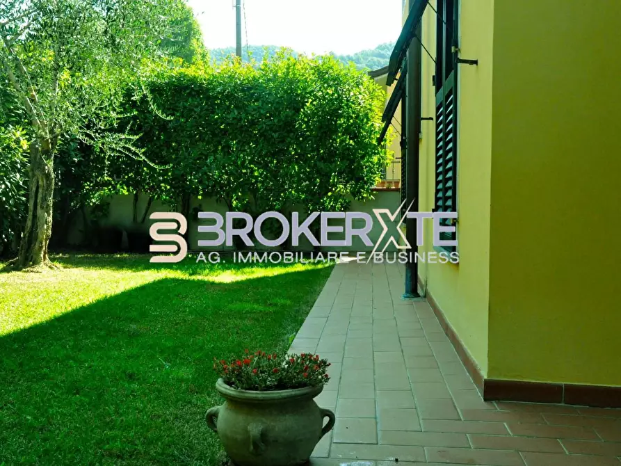 Immagine 28 di Villa in vendita  a Castelnuovo Magra