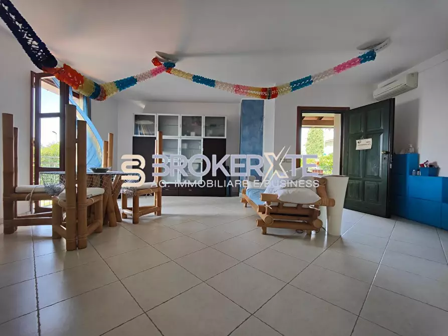 Immagine 2 di Villa in vendita  a Castelnuovo Magra