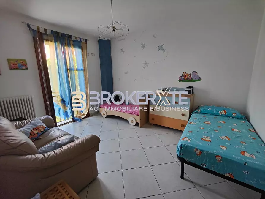 Immagine 7 di Villa in vendita  a Castelnuovo Magra