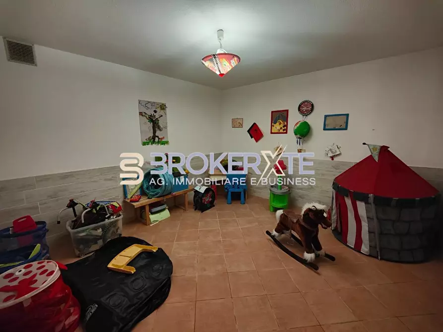 Immagine 21 di Villa in vendita  a Castelnuovo Magra