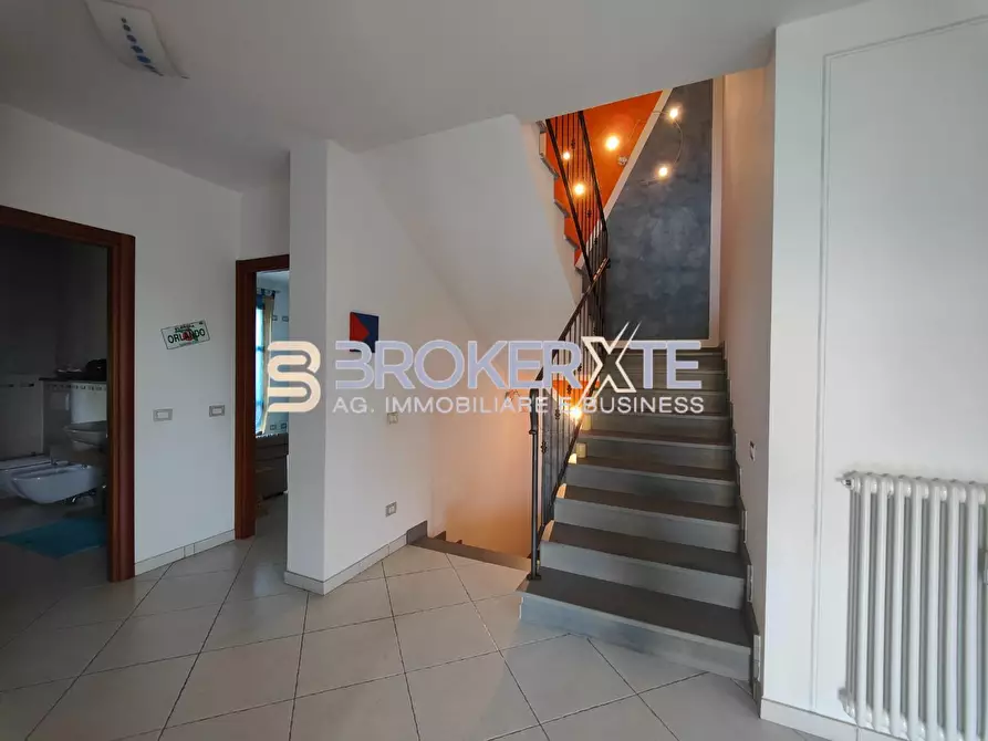 Immagine 11 di Villa in vendita  a Castelnuovo Magra
