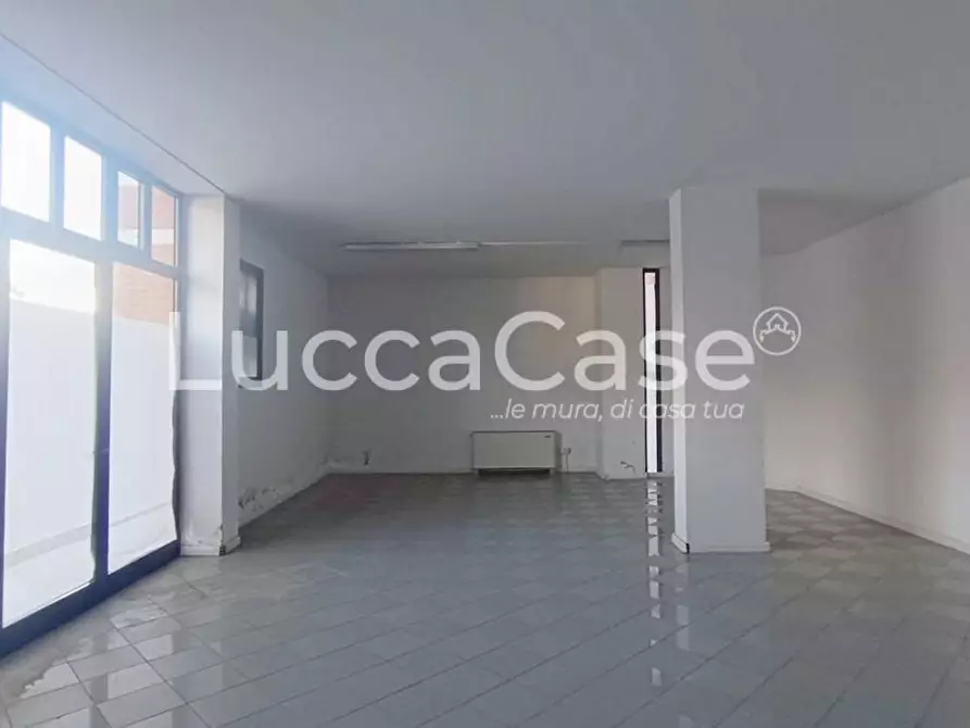 Immagine 5 di Ufficio in affitto  a Lucca