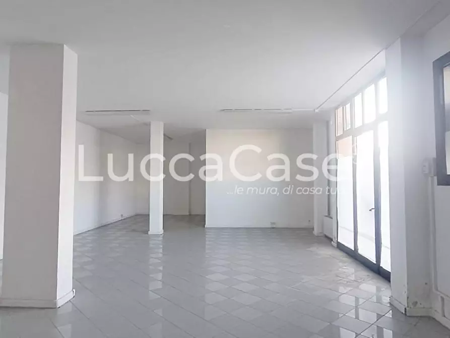 Immagine 4 di Ufficio in affitto  a Lucca