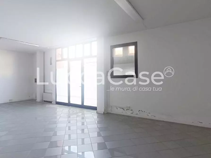 Immagine 3 di Ufficio in affitto  a Lucca