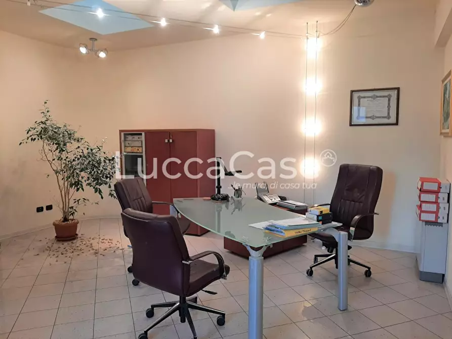 Immagine 2 di Ufficio in affitto  a Porcari